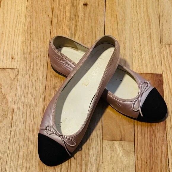CHANEL Two-Tone Pink and Black Flats - Picture 1 of 4